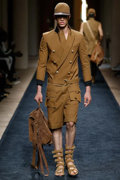 Look 3